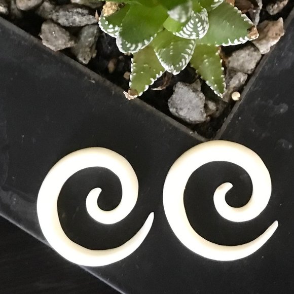 Other - White Bone Spirals Ear Body Jewelry 4g 5mm